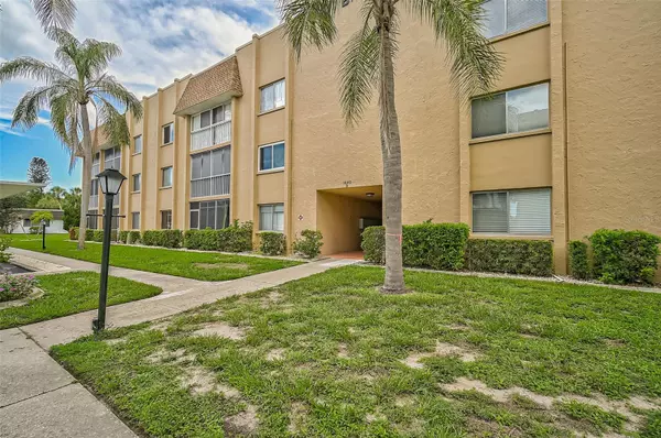 1540 GLEN OAKS DR E #B122,  Sarasota,  FL 34232