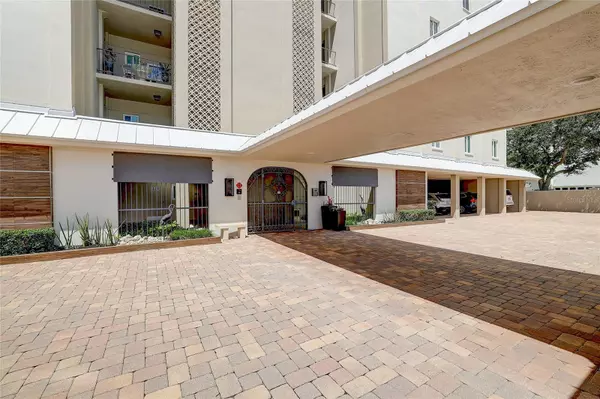 Sarasota, FL 34236,350 GOLDEN GATE PT #43