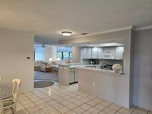 Bradenton, FL 34210,6472 SEAGULL DR #306