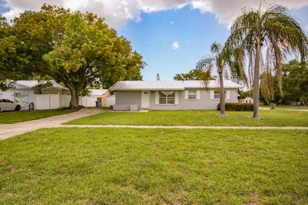 2704 34TH ST W,  Bradenton,  FL 34205