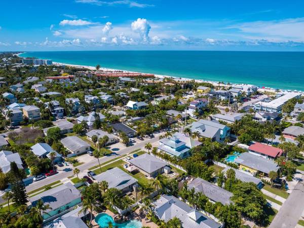 212 66TH ST, Holmes Beach, FL 34217