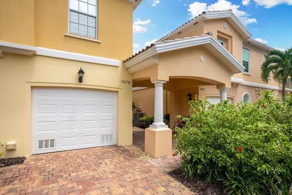 Sarasota, FL 34238,7676 BERGAMO AVE
