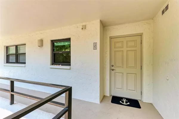 Sarasota, FL 34242,8735 MIDNIGHT PASS RD #107B