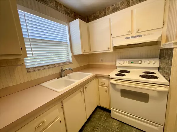 Bradenton, FL 34209,4480 IRONWOOD CIR #305A