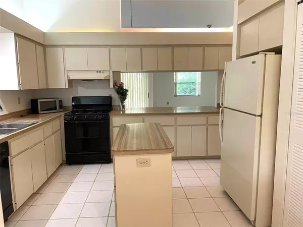 Sarasota, FL 34234,4877 VILLAGE GARDENS DR #193