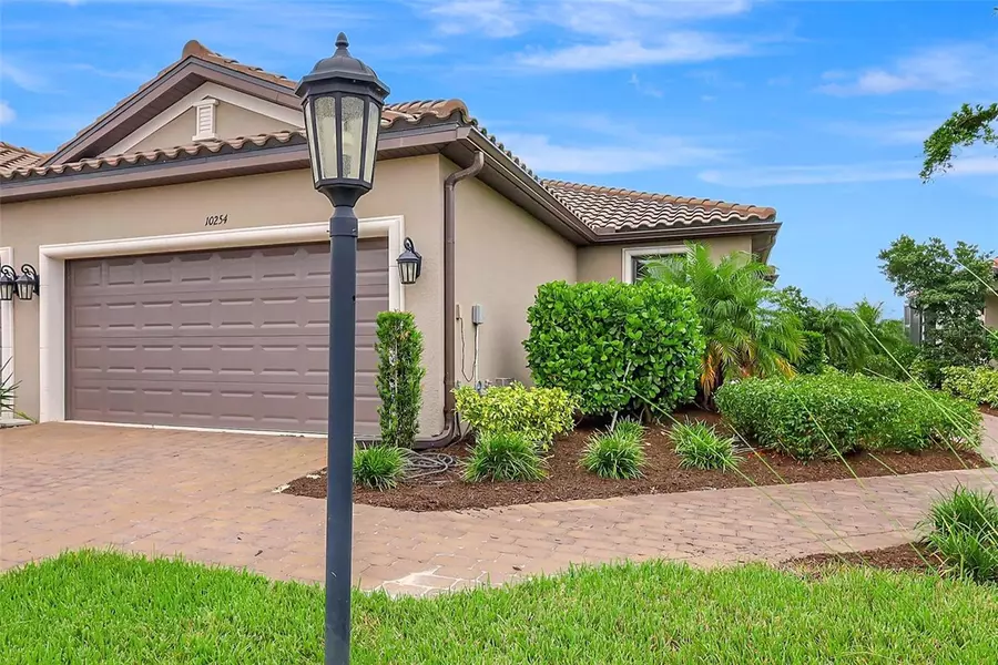 10254 MORNING MIST LN, Sarasota, FL 34241