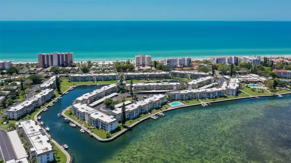 Longboat Key, FL 34228,4390 EXETER DR #208