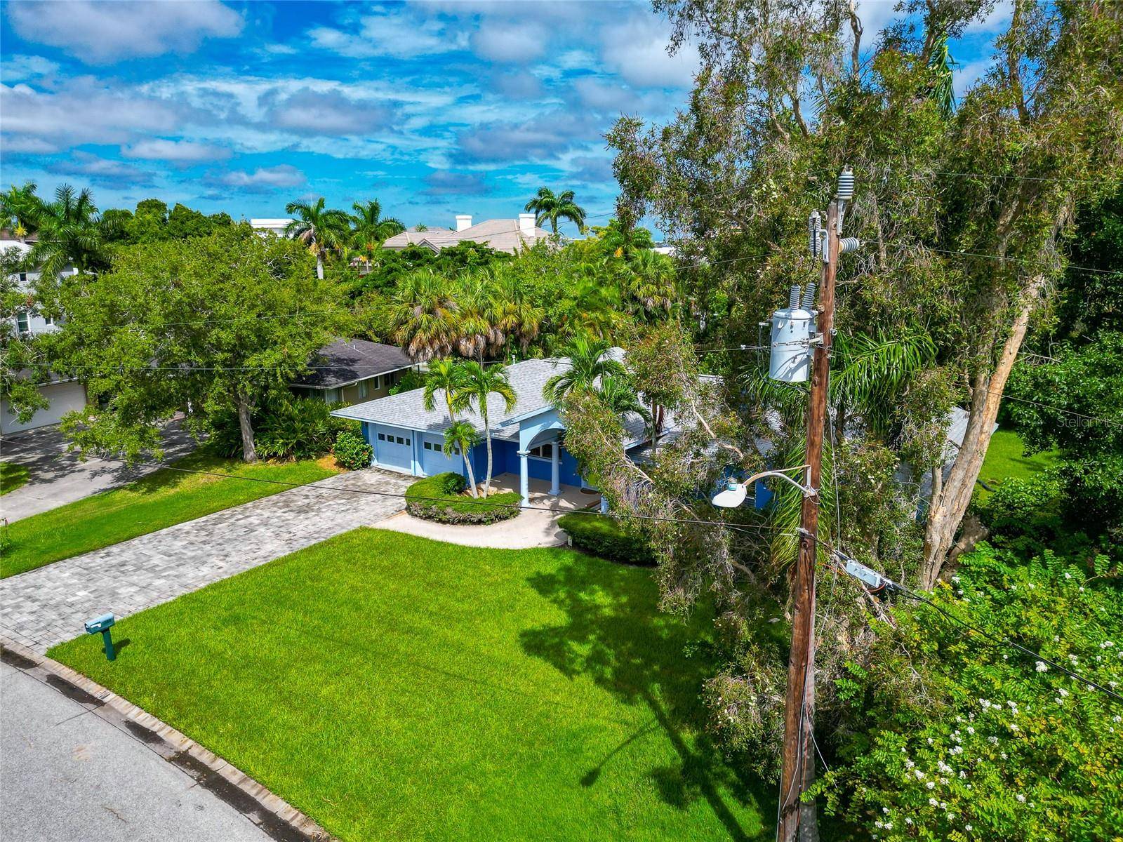Sarasota, FL 34239,1389 HARBOR DR