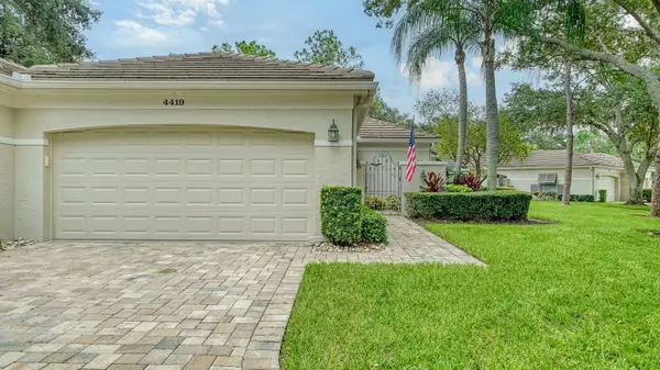 Sarasota, FL 34235,4419 OAKLEY GREENE #19