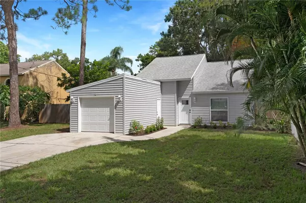 3165 MAIDEN LN, Sarasota, FL 34231