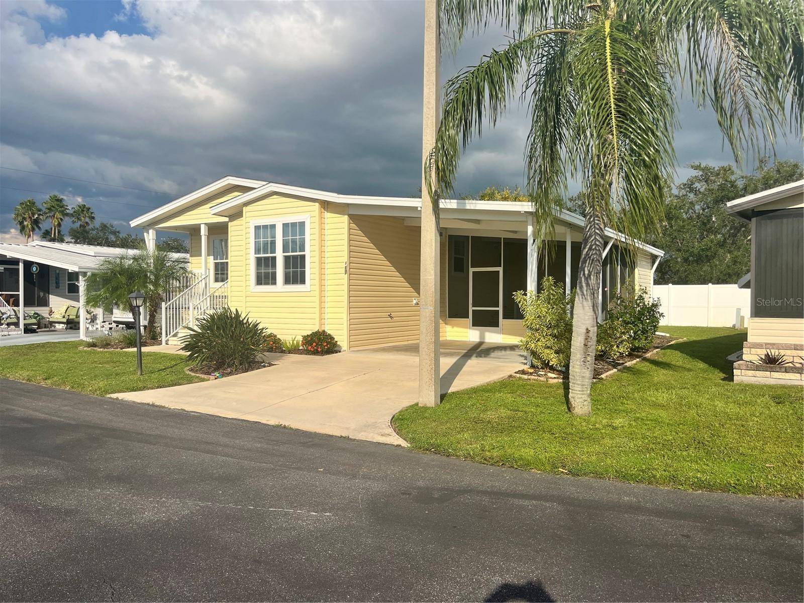 Bradenton, FL 34203,5316 53RD AVE E #F17