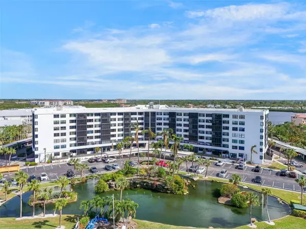 Sarasota, FL 34242,5855 MIDNIGHT PASS RD #722
