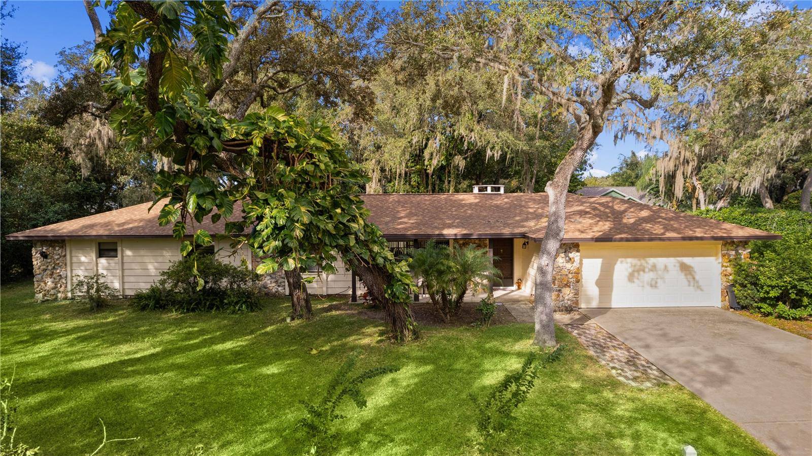 448 LAURA LN, Mount Dora, FL 32757