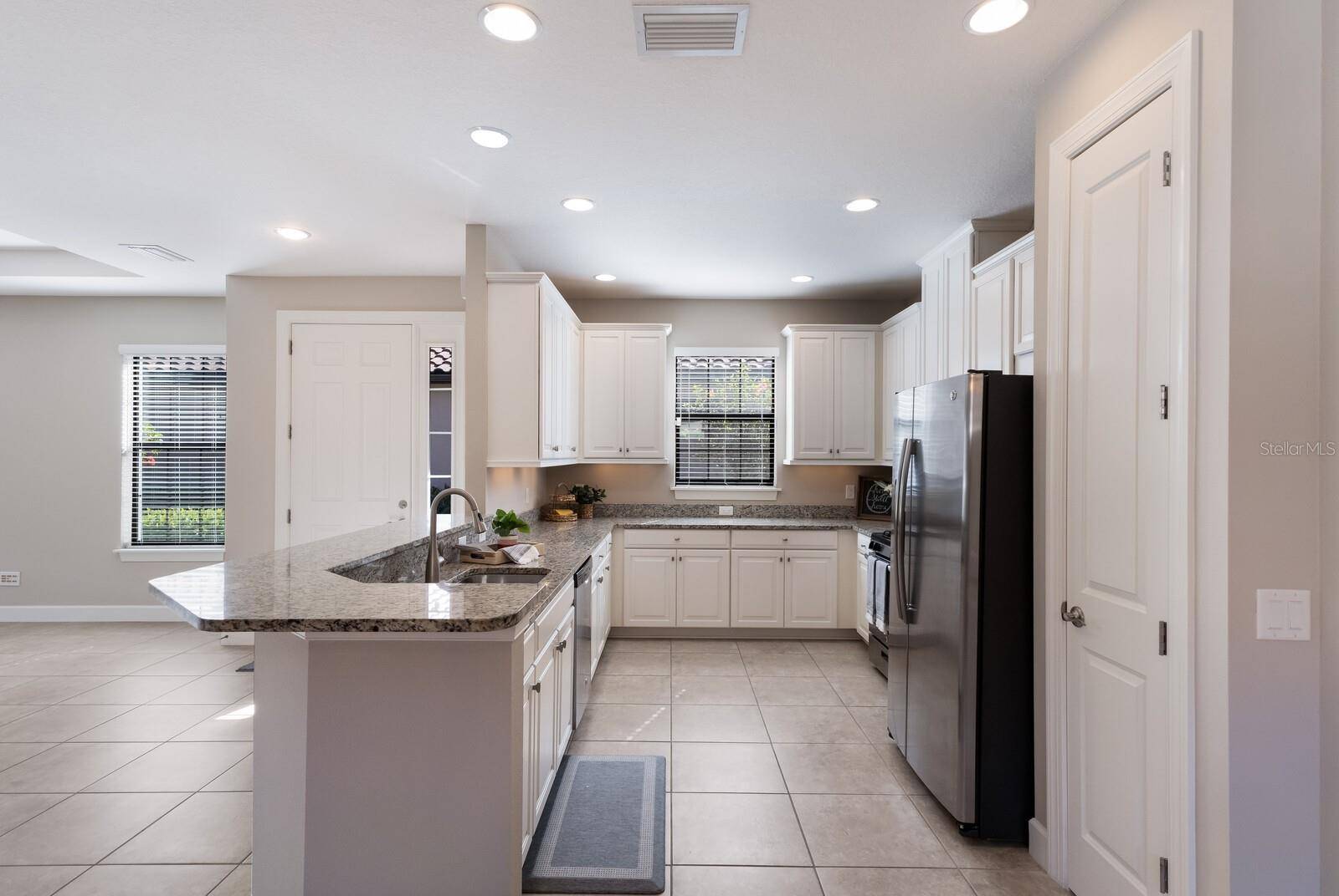 Sarasota, FL 34238,8720 BELLUSSI DR