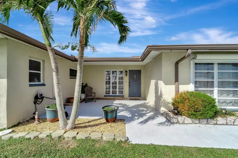 12 GOLFVIEW RD, Rotonda West, FL 33947