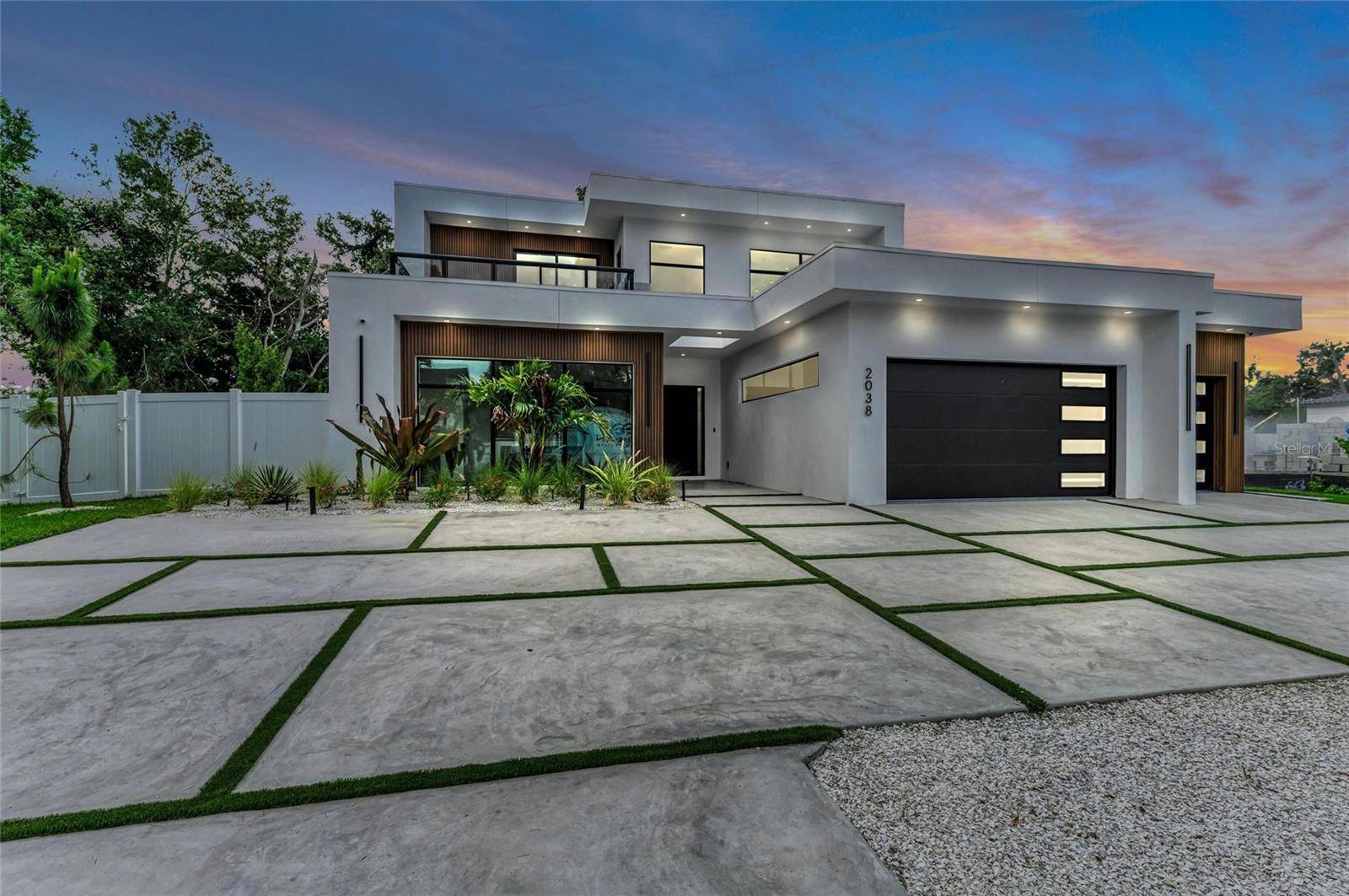 Sarasota, FL 34239,2038 DATURA ST