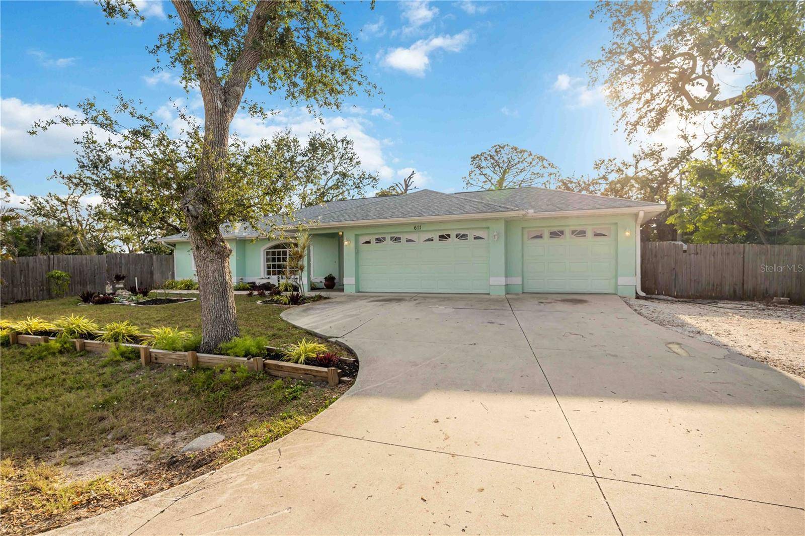 Venice, FL 34293,611 MOBILE RD