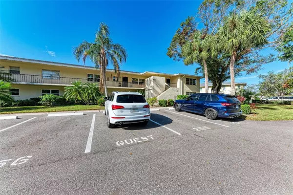 Sarasota, FL 34243,6939 W COUNTRY CLUB DR N #256