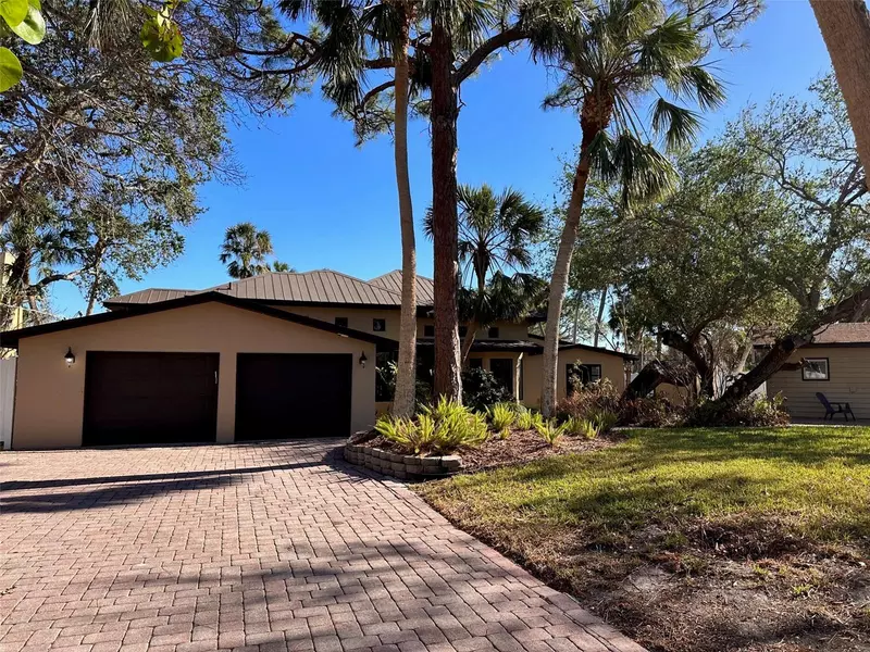 4933 FEATHERBED LN, Sarasota, FL 34242