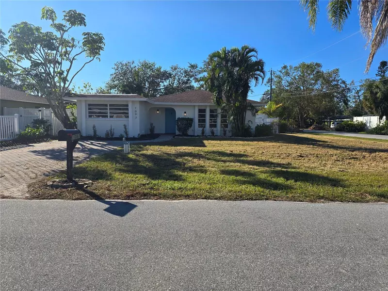 1097 WILLIS AVE, Sarasota, FL 34232