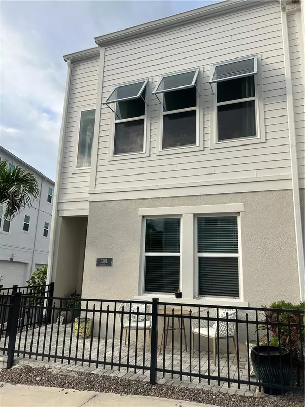 2301 LINDSTROM ST, Sarasota, FL 34237