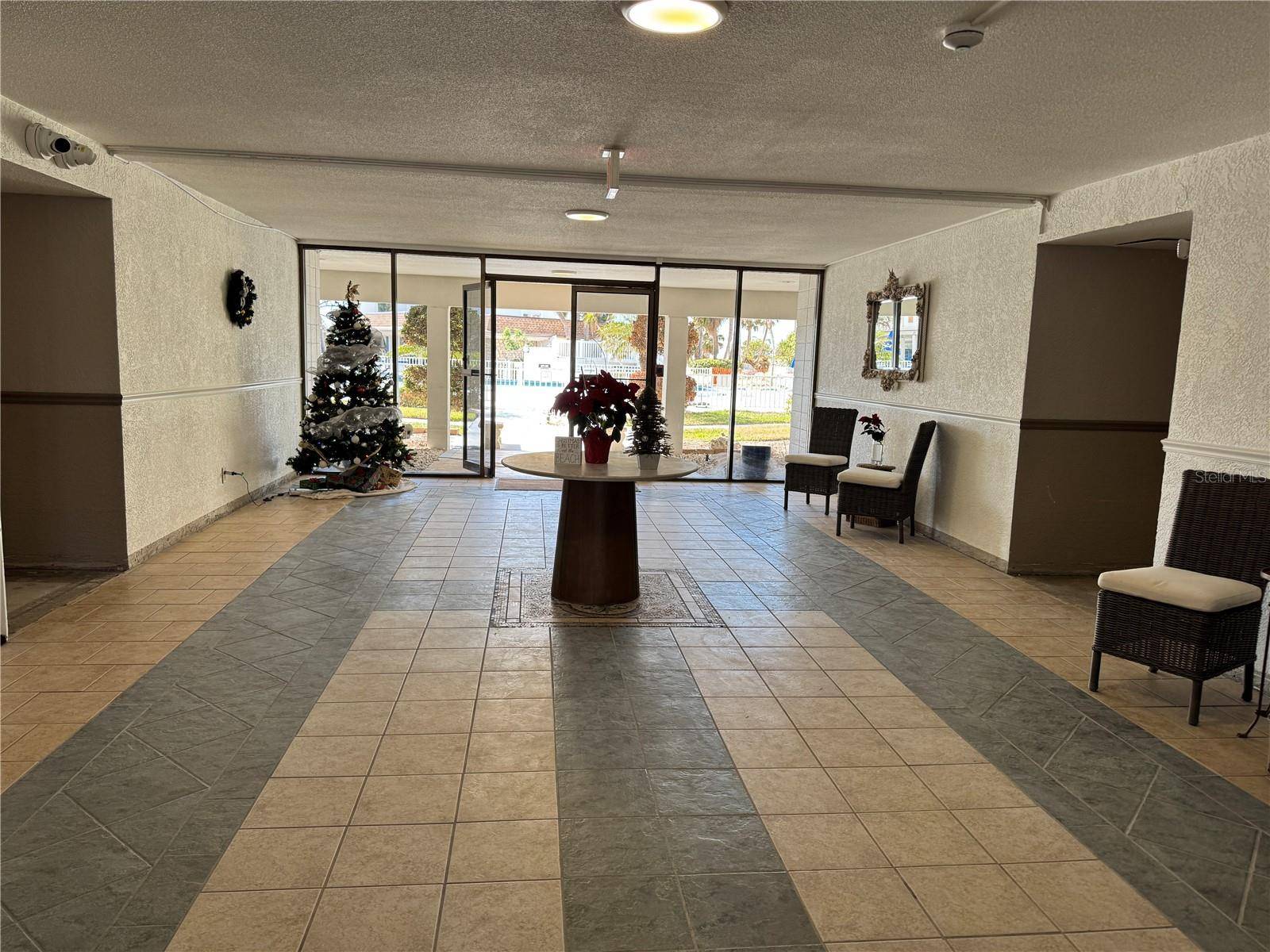 Sarasota, FL 34236,2100 BENJAMIN FRANKLIN DR #202