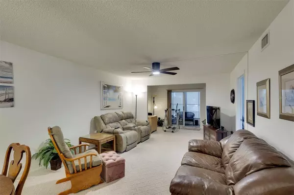 Bradenton, FL 34205,3634 LAKE BAYSHORE DR #308