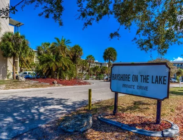 Bradenton, FL 34205,4067 LAKE BAYSHORE DR #302