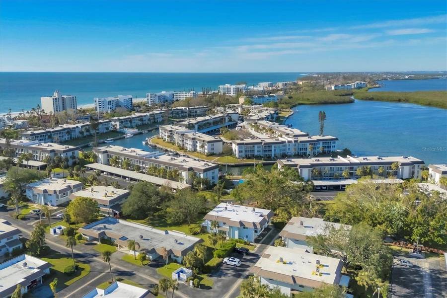 575 SUTTON PL #T-4, Longboat Key, FL 34228