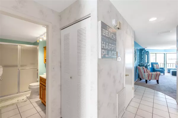 Holmes Beach, FL 34217,3705 E BAY DR #212