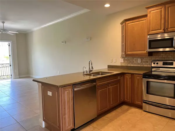 Sarasota, FL 34236,445 N ORANGE AVE #303