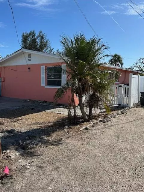 Holmes Beach, FL 34217,403 63RD ST