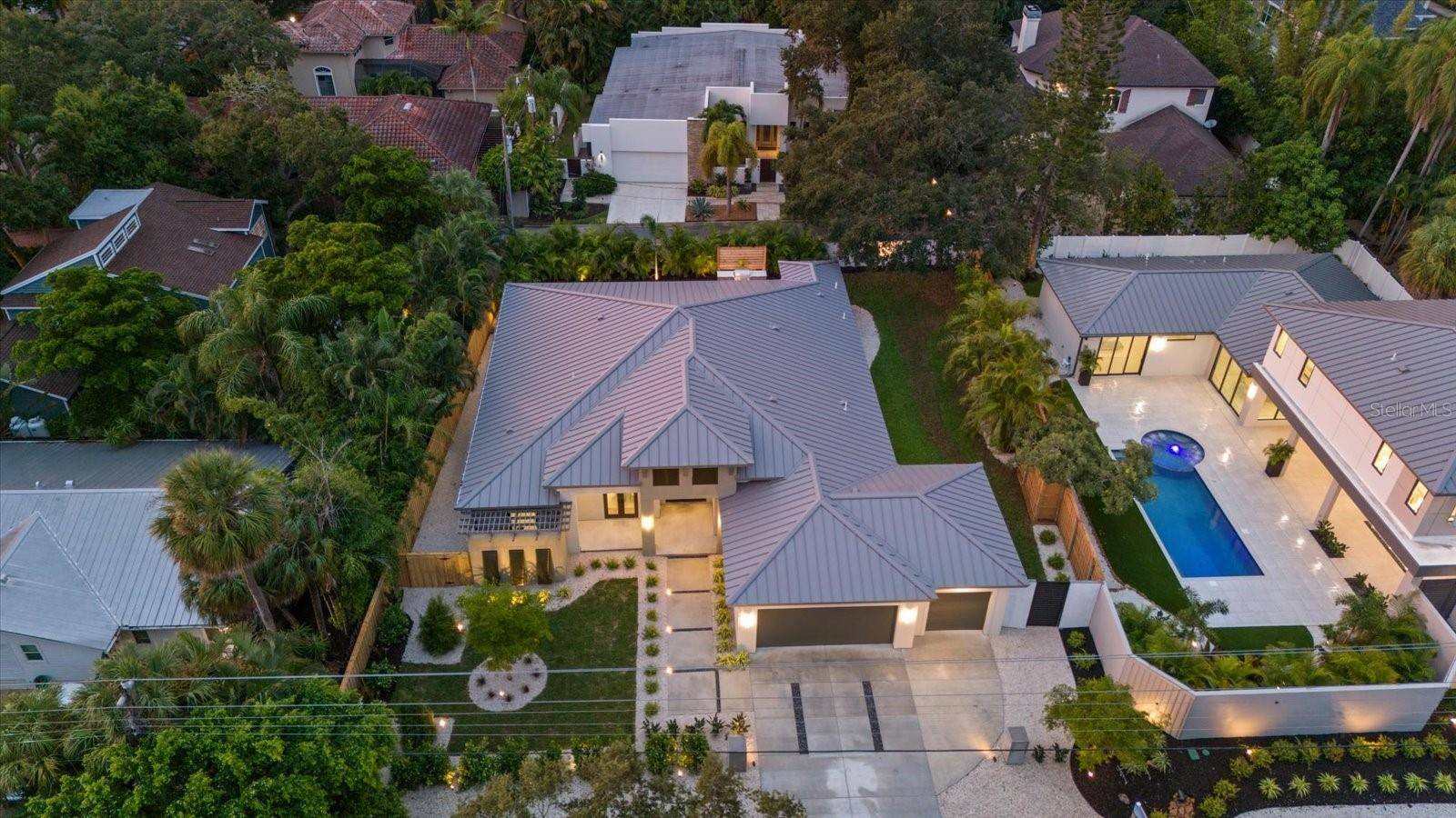 1521 BAY RD, Sarasota, FL 34239