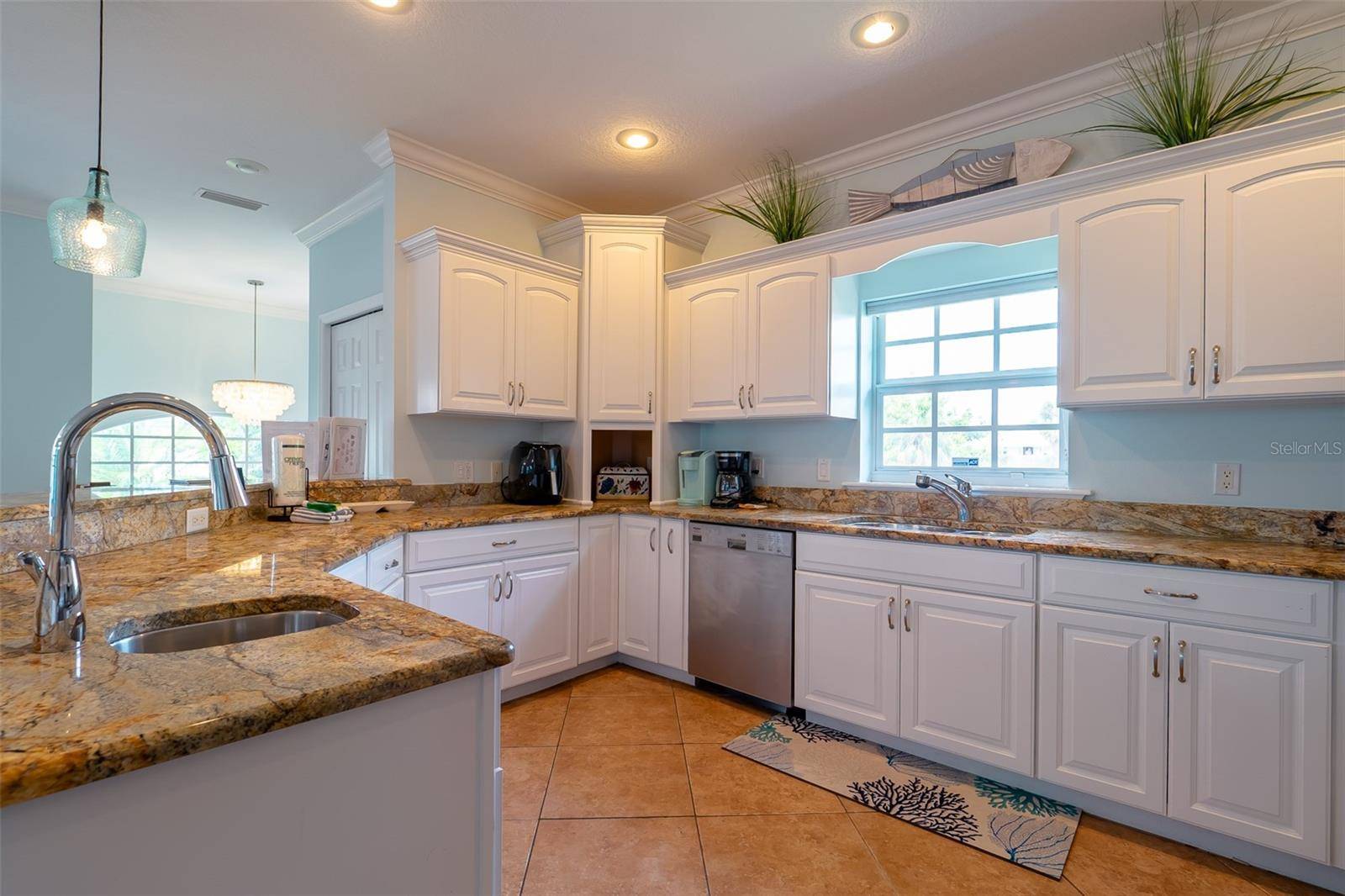 Holmes Beach, FL 34217,7007 HOLMES BLVD