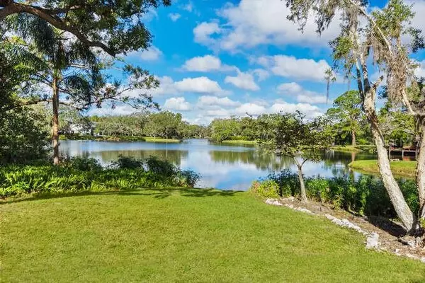 3512 E FOREST LAKE DR, Sarasota, FL 34232