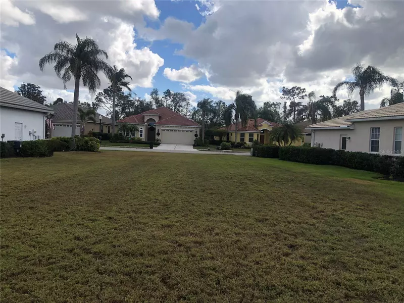 9827 ROYAL LYTHAM AVE, Bradenton, FL 34202