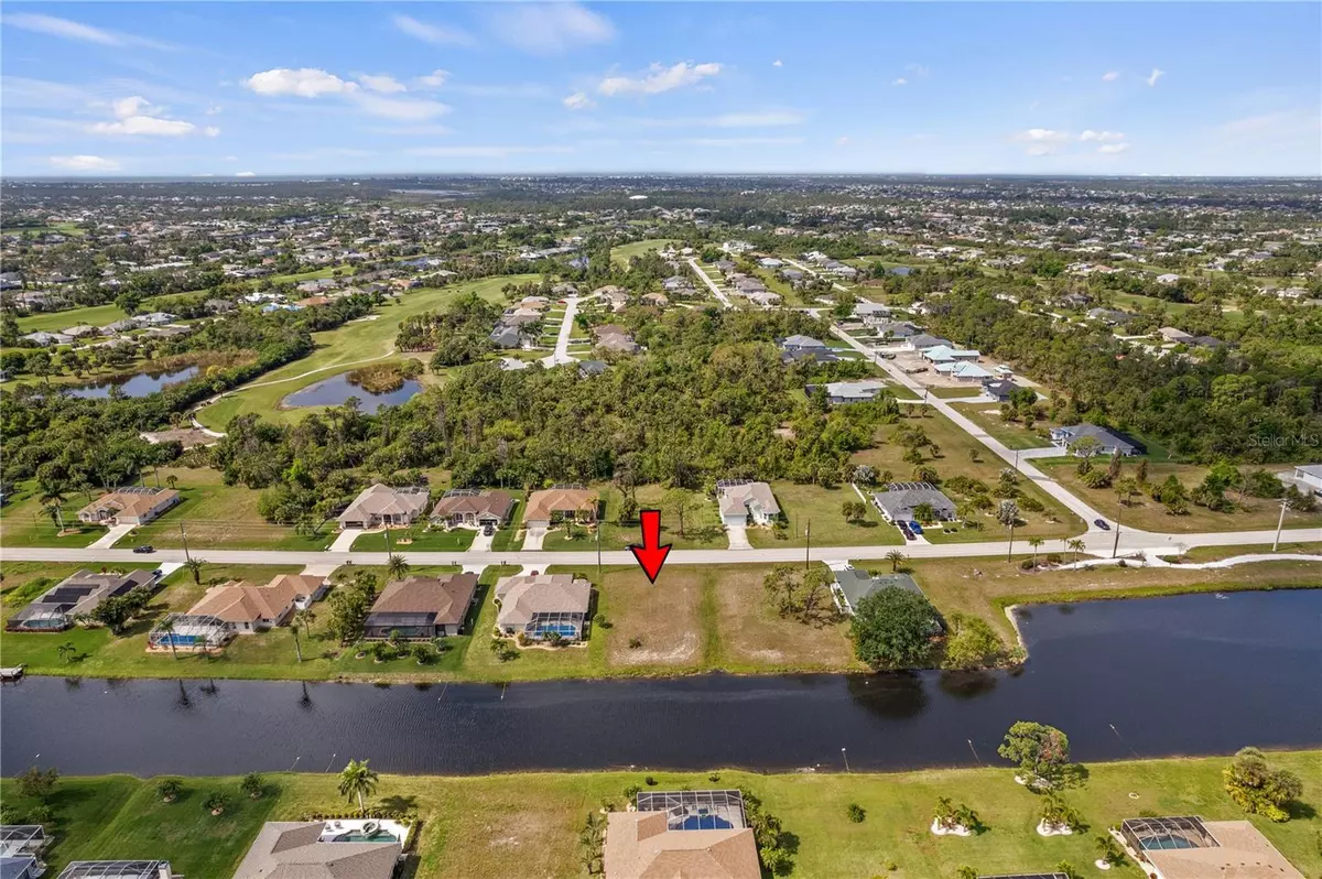 Rotonda West, FL 33947,805 ROTONDA CIR