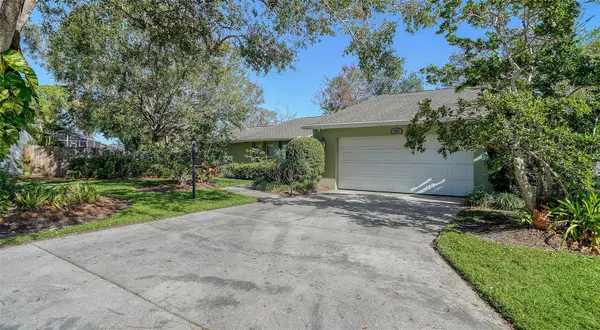 5657 CREEKWOOD CIR, Sarasota, FL 34233