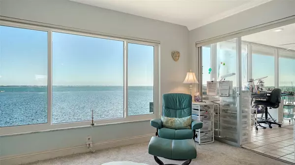 Longboat Key, FL 34228,4800 GULF OF MEXICO DR #PH 3