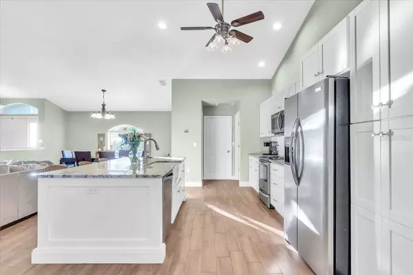 Sarasota, FL 34233,4877 POST POINTE DR