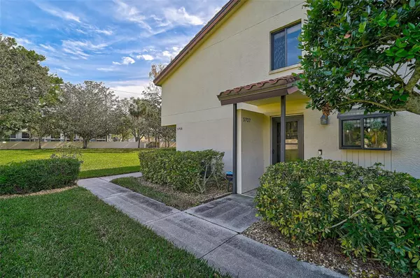 Sarasota, FL 34243,5707 GARDENS DR #103