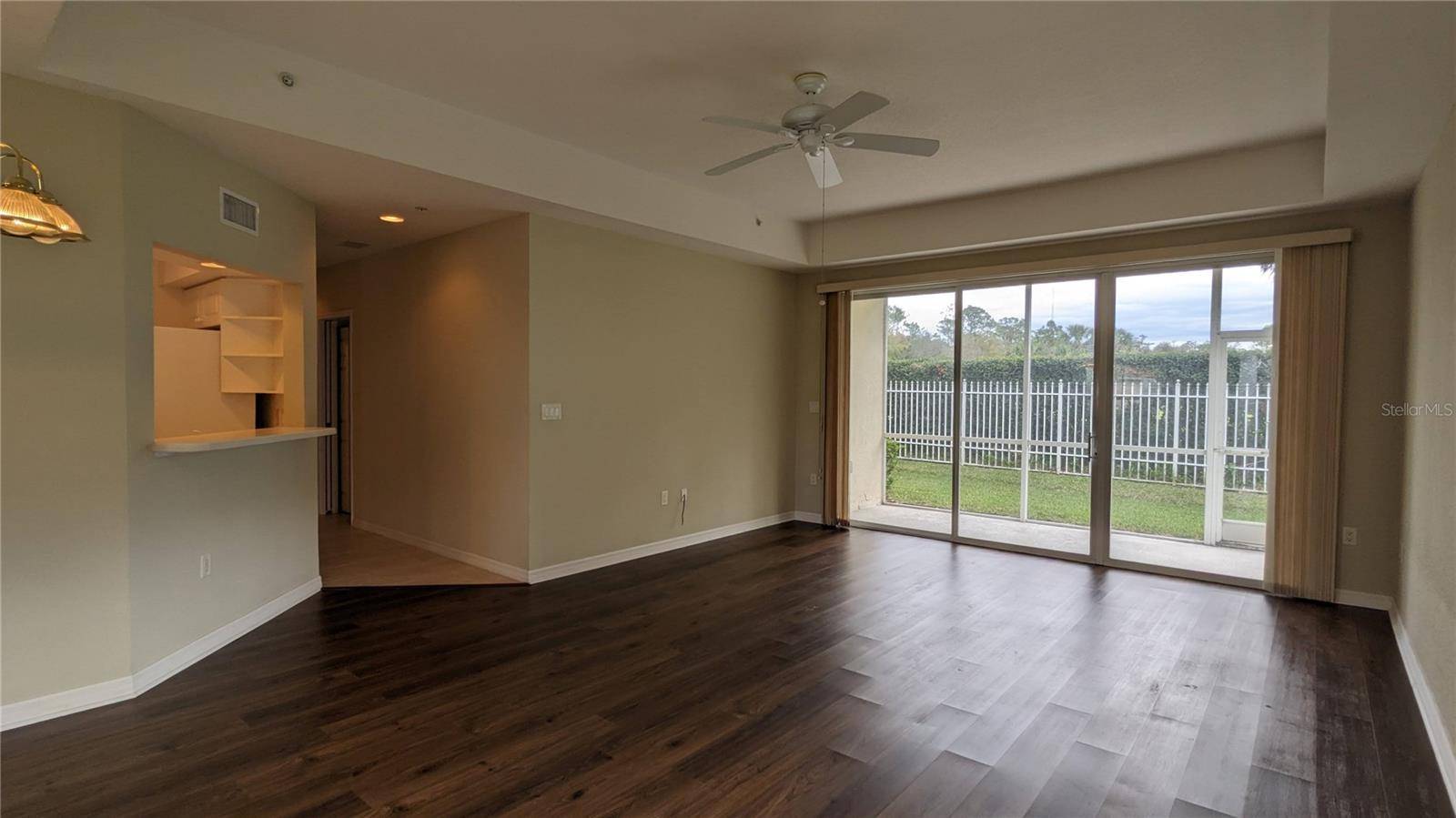 Bradenton, FL 34203,7307 FOUNTAIN PALM CIR #7-102