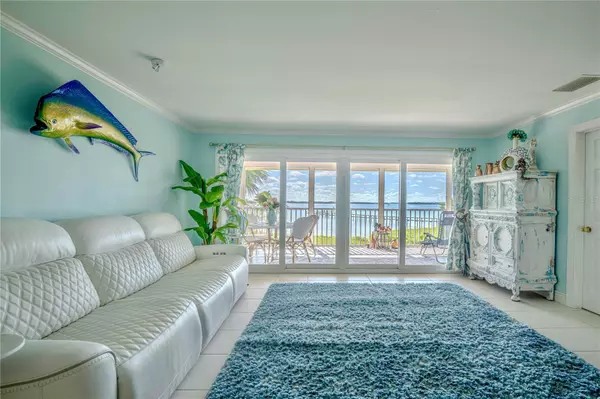 Holmes Beach, FL 34217,749 MANATEE AVE #749