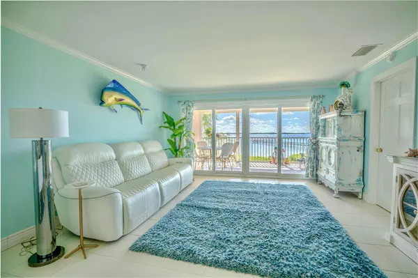 Holmes Beach, FL 34217,749 MANATEE AVE #749