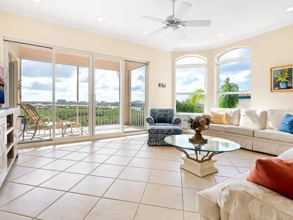 Sarasota, FL 34231,5440 EAGLES POINT CIR #405