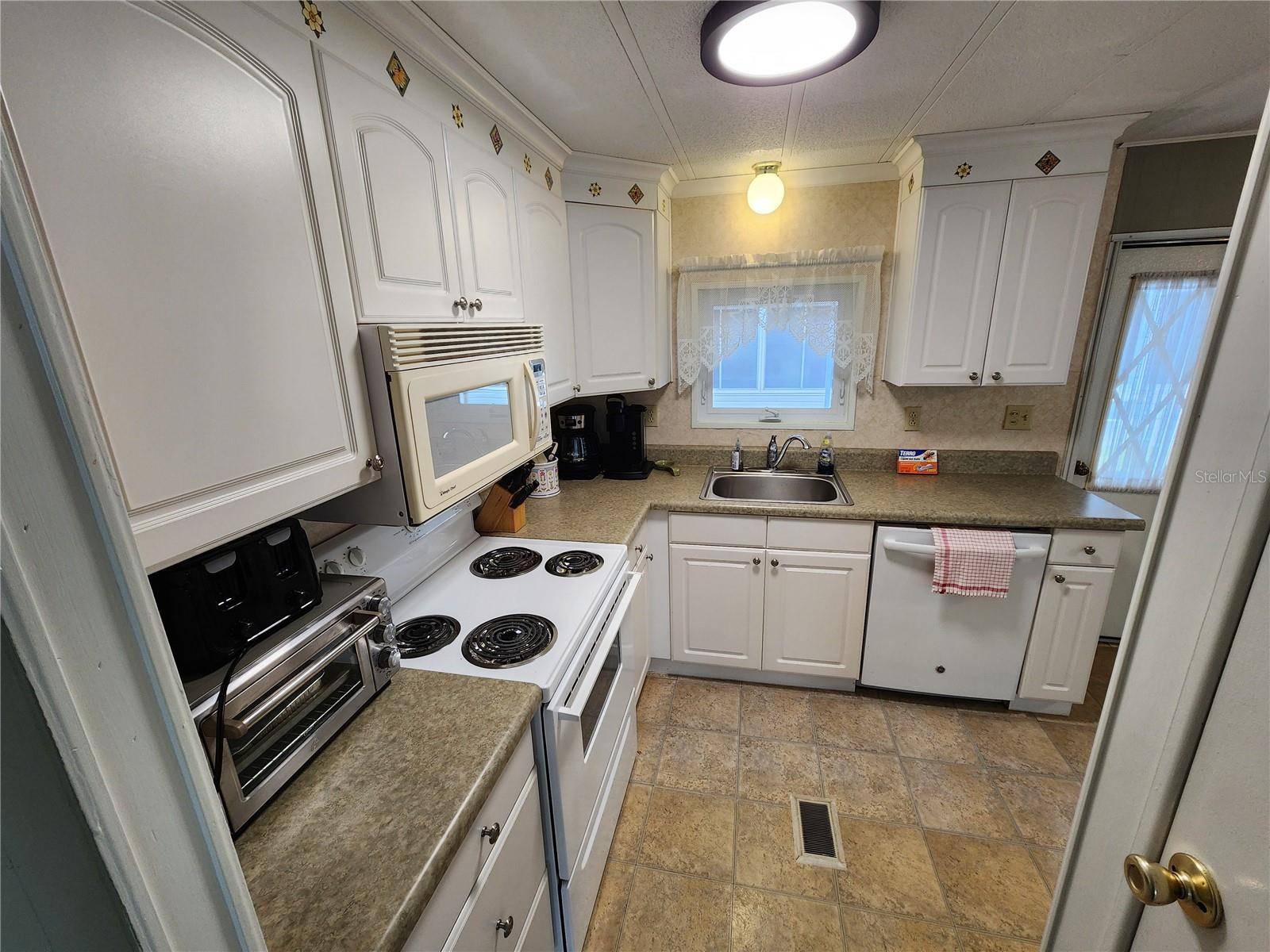 Bradenton, FL 34203,808 53RD AVE E #76