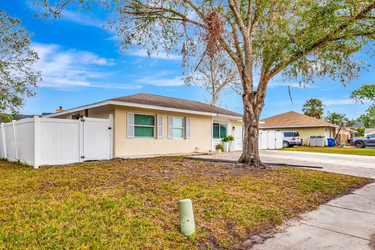 Sarasota, FL 34234,2341 SPRING OAKS CIR