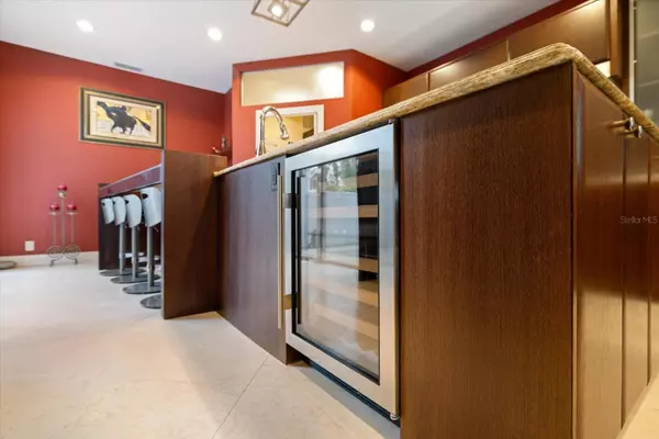 Sarasota, FL 34238,7716 CLUB LN