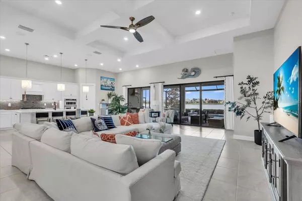 Sarasota, FL 34240,8052 GRANDE SHORES DR