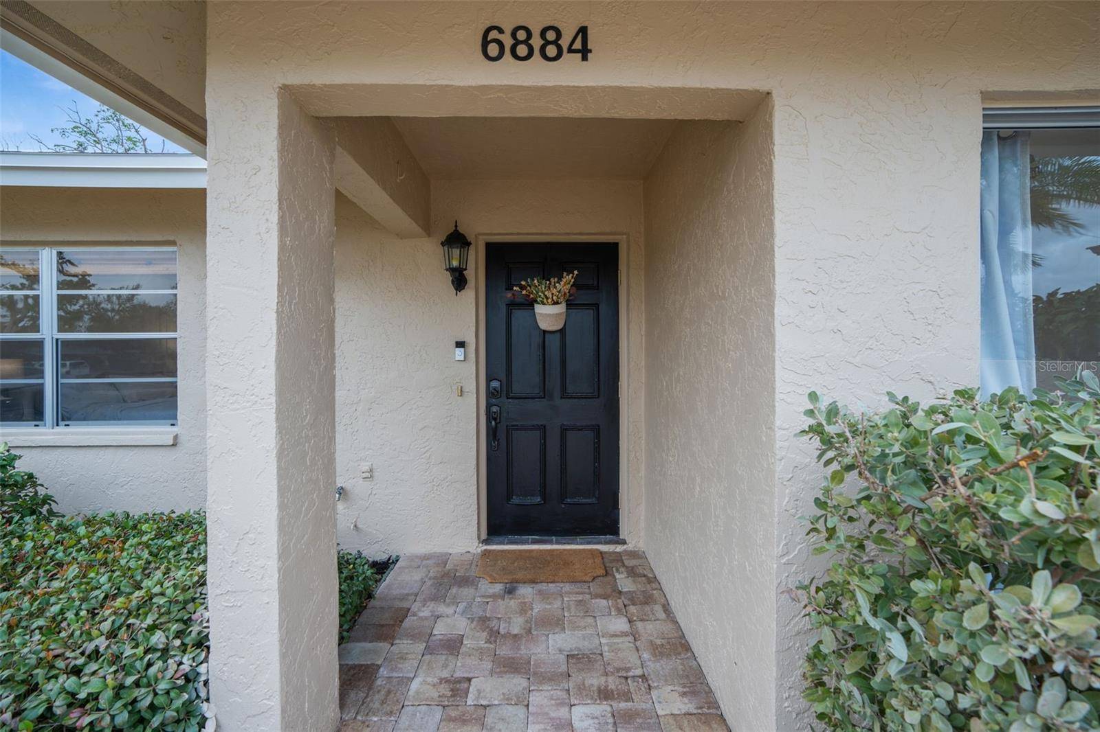 Sarasota, FL 34243,6884 W COUNTRY CLUB LN